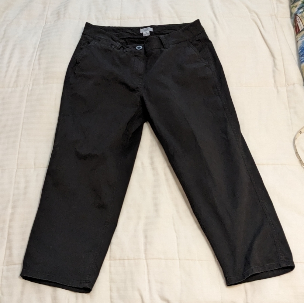 CROWN & Ivy Charlotte Capri black pants size 8 petite
